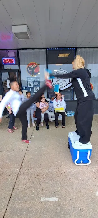 WHITE TIGER TAEKWONDO & Family Fitness Activity Center Picture 7