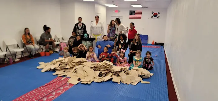 SOFT & STRONG TAEKWONDO Picture 3