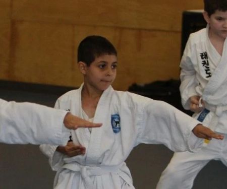 How to Perform a Low Block (Najunde Makgi) with Power