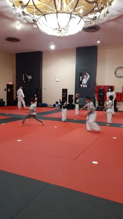 BREAKTHROUGH MARTIAL ARTS Picture 2
