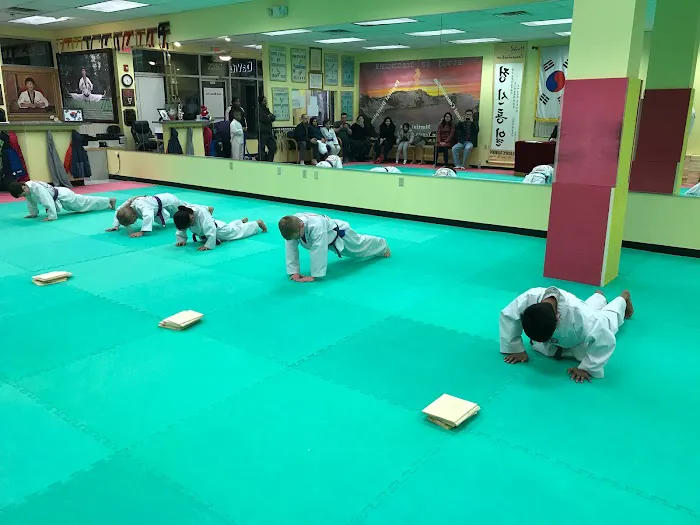 Lee's Tae Kwon Do Picture 5