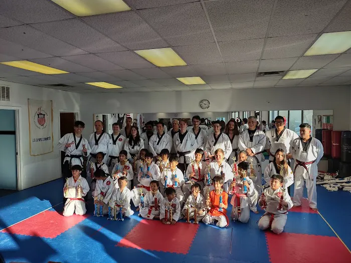 Hwang's School of Tae Kwon DO Picture 1
