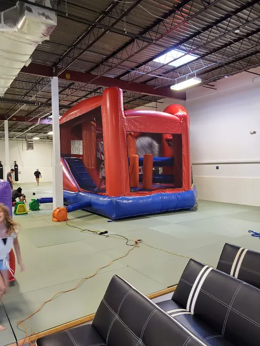 Rising Tide Academy (Columbia) Gracie Jiu-Jitsu - Muay Thai Picture 7