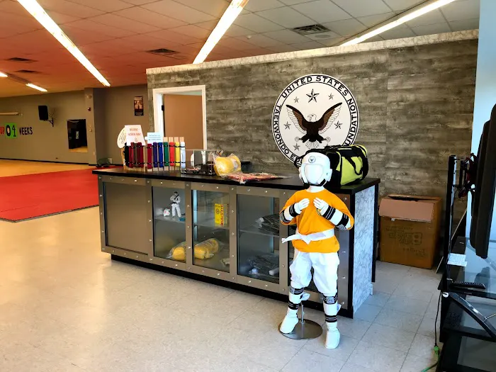 MASTER LEE'S U.S.TAEKWONDO ACADEMY Picture 2