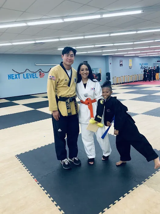 MASTER LEE'S U.S.TAEKWONDO ACADEMY Picture 4
