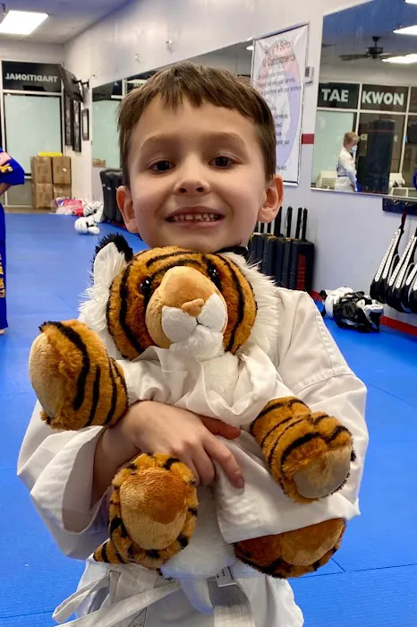 Dong's Karate School Picture 8