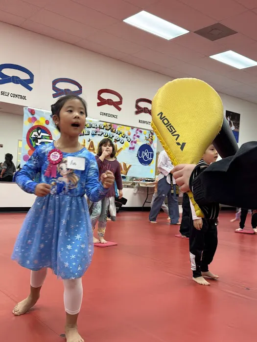 Master Hwang's World Class Martial Arts Picture 5