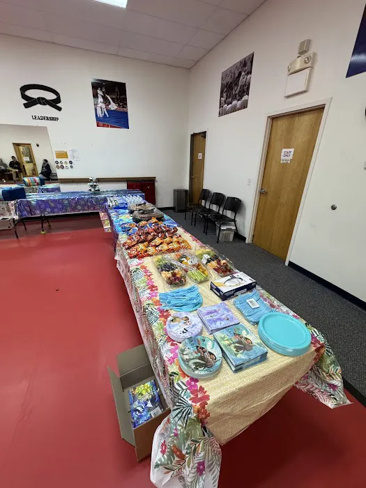 Master Hwang's World Class Martial Arts Picture 8