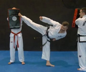 How to Execute a Fast Turning Kick (Dollyo Chagi) from a Switch | Taekwondo Techniques