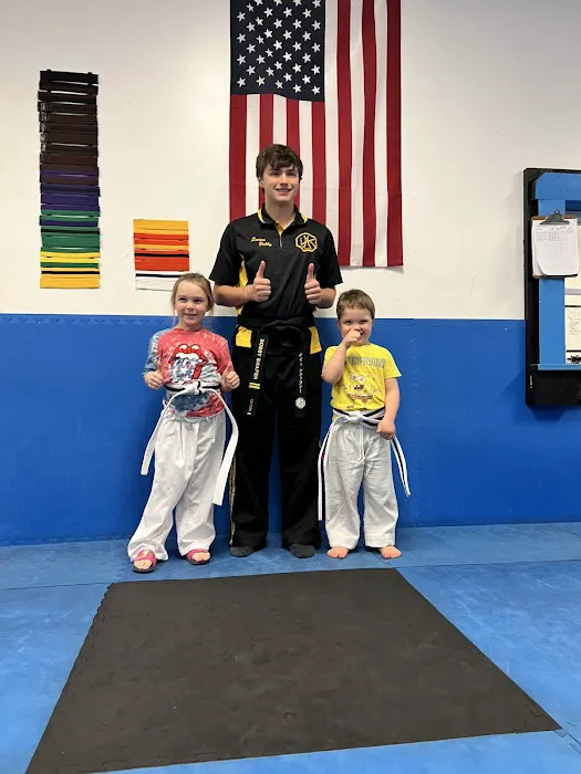 Huntzinger's Karate Mountain Top Picture 6