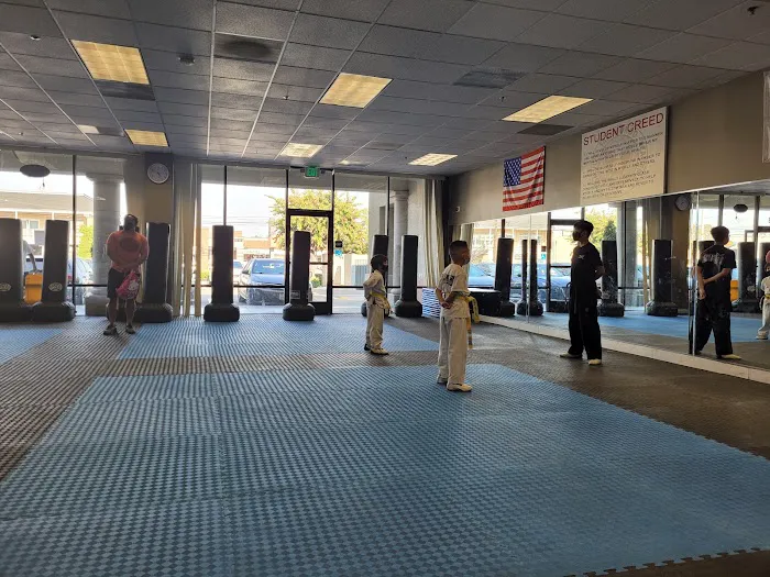 Tom Vo's Taekwondo Academy Picture 5