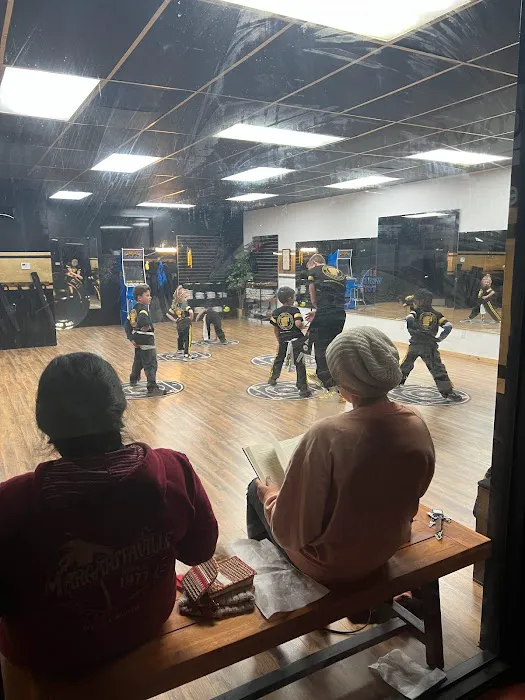 Golden Fist Training Method & Martial Arts Picture 8