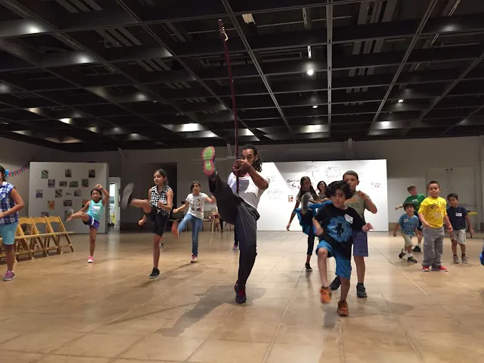 ABADÁ - Capoeira Picture 8