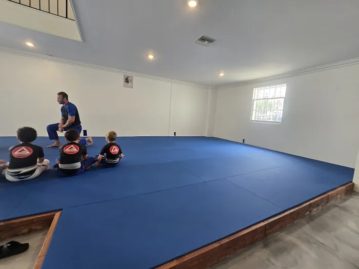 Gracie Barra Newport Beach Brazilian Jiu Jitsu and Mixed Martial Arts Picture 4