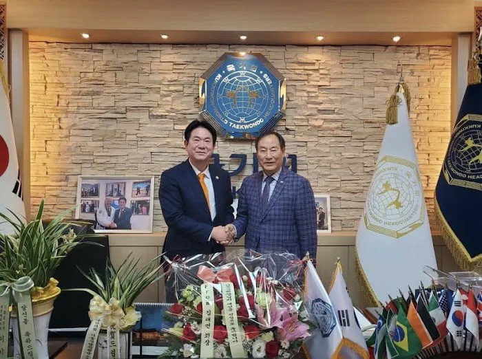 CA. TaeKwonDo / 태권도 / 跆拳道 / テコンドー / тхэквондо Picture 5