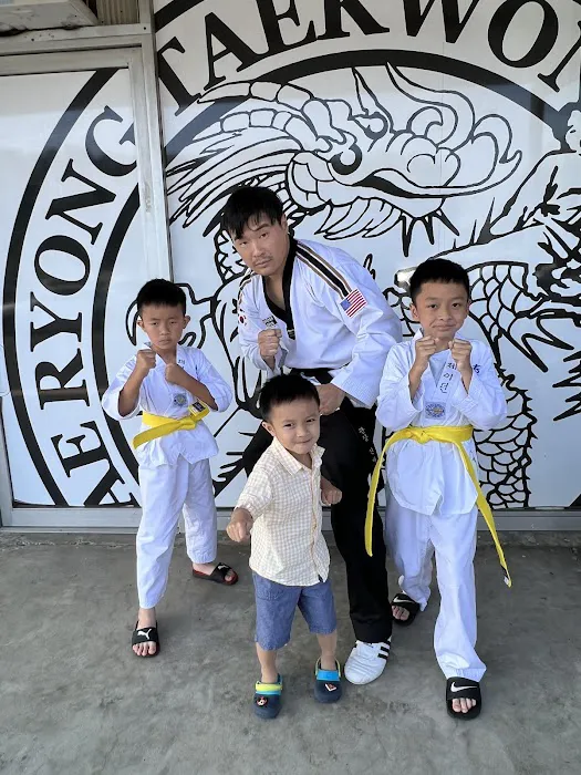 Tae Ryong Taekwondo School Picture 5
