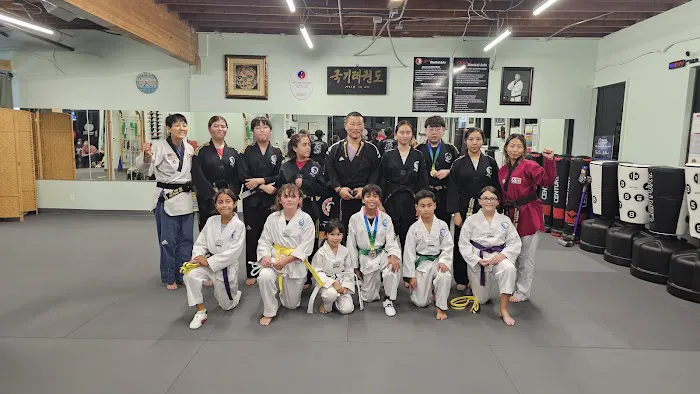 Golden Rishi Qigong & Tai Chi Picture 3