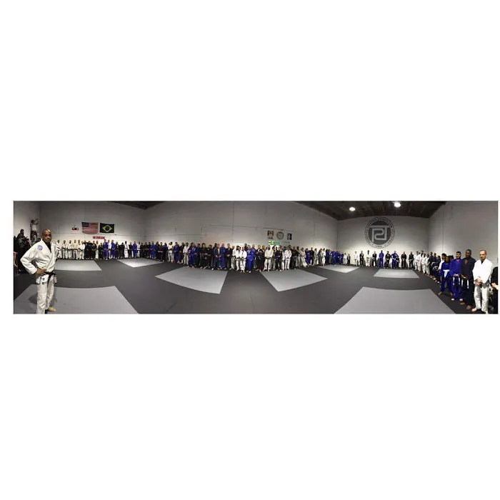 Team Roberto Traven Headquarters Picture 10