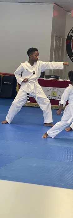 Master Lee's Top Class Taekwondo / US Black Belt Academy Picture 8