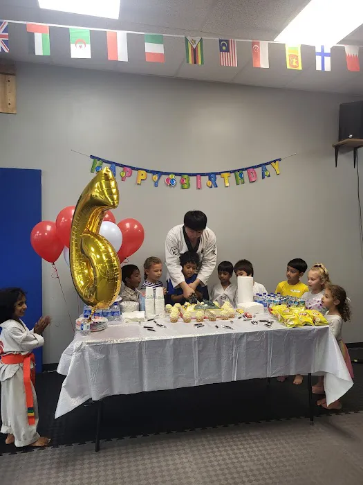 YUSABU TAEKWONDO MARTIAL ARTS Picture 6