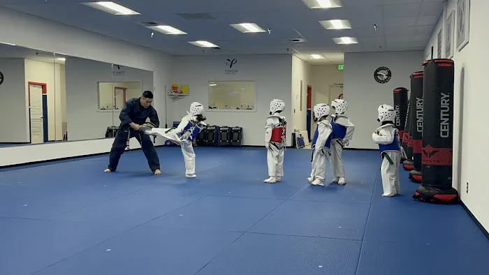 Master Lee's Hankuk Taekwondo Picture 3