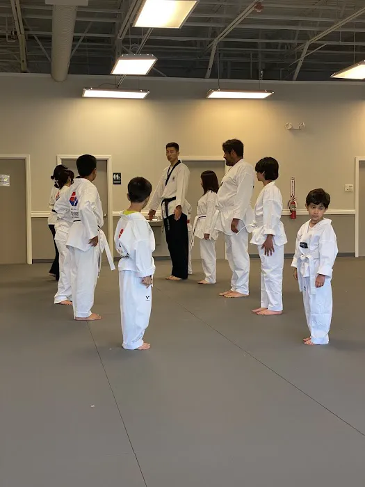 PEAK TAEKWONDO | Master Kim's MARTIAL ARTS Picture 3