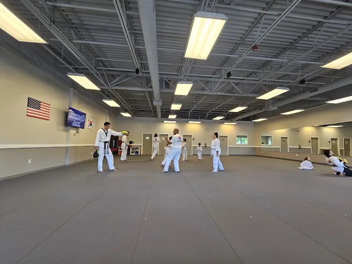 PEAK TAEKWONDO | Master Kim's MARTIAL ARTS Picture 5