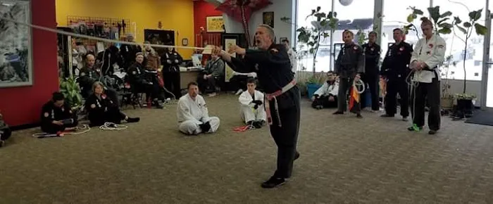 Shao-Lin Kung Fu & T'ai Chi Picture 3