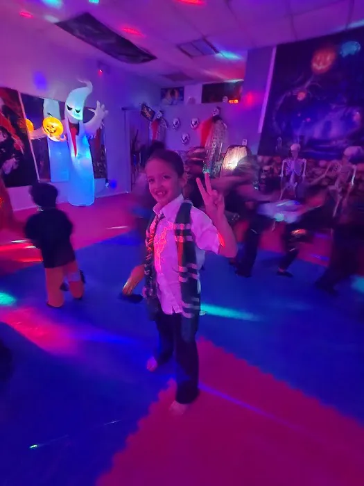 Family Taekwondo School Picture 8