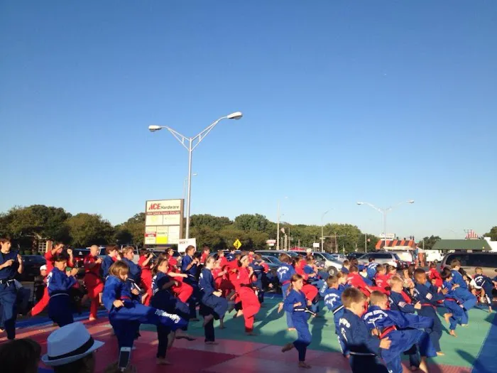 Family Taekwondo Picture 4