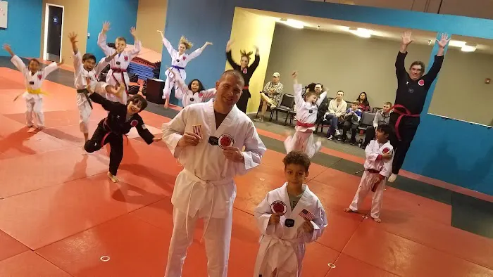 Roseville Academy - Family Taekwondo Picture 5