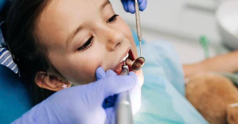 How to Handle Dental Anxiety in Young Patients: Practical Tips for Dentists and Parents