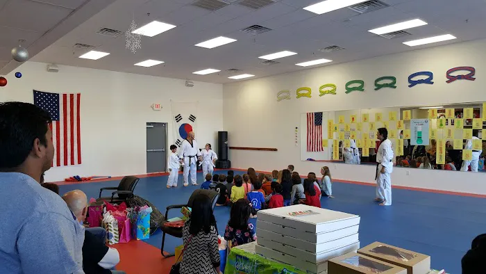 Master Yang's World Class Tae Kwon Do Picture 6