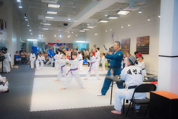 Chang Lee's Taekwondo and Fitness Picture 1