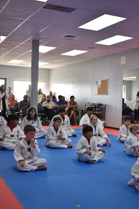 Master Lee's Nine Taekwondo Picture 8