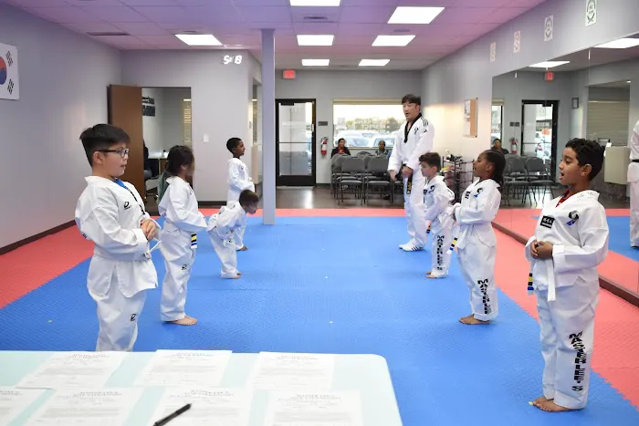 Master Lee's Nine Taekwondo Picture 4