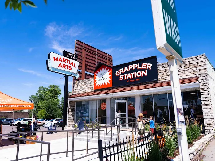 Grappler Station Picture 5