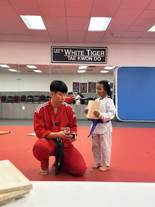 Lee's White Tiger Picture 8