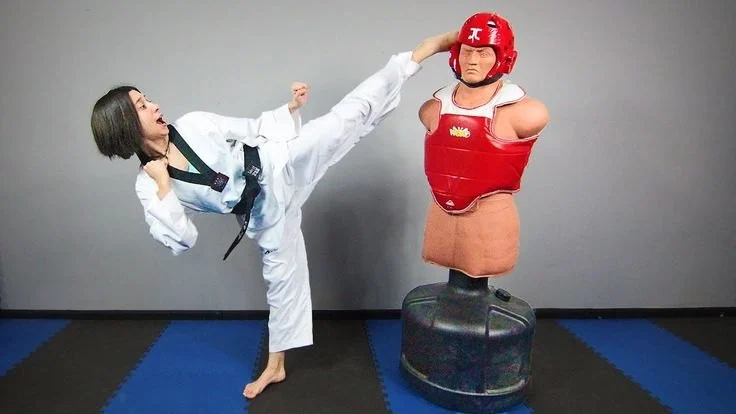 How to Perform a Front Leg Roundhouse Kick for Speed: Expert Tips and Techniques