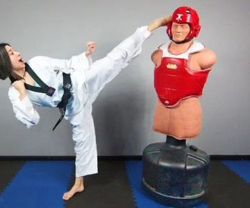 How to Perform a Front Leg Roundhouse Kick for Speed: Expert Tips and Techniques