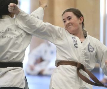 How to Perform a Knifehand Strike (Sonkal Taerigi) with Precision | Jeuns TKD Hub