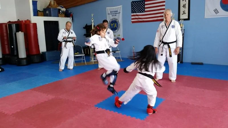 How to Host a Tae Kwon Do Board Breaking Fundraiser