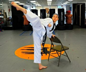 How to Execute a Jumping Spin Hook Kick for Advanced Breaking