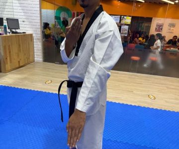 How to Perform a Scooping Block (Hecho Makgi) in Taekwondo